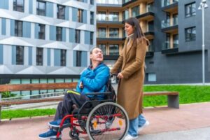 Aide à domicile pour maintenir le lien social et faire des sorties à l'extérieur