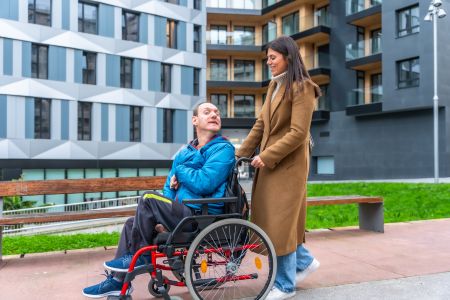 Aide à domicile pour maintenir le lien social et faire des sorties à l'extérieur